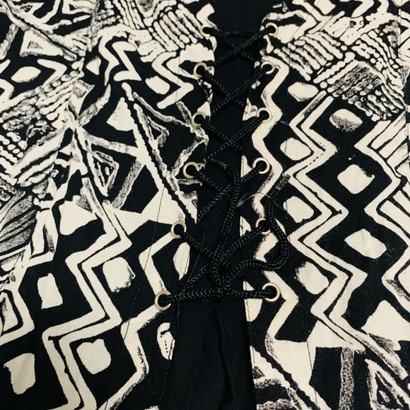 Black and white print dress with short sleeves oval neck line Fit and flare - Picture 6 of 14